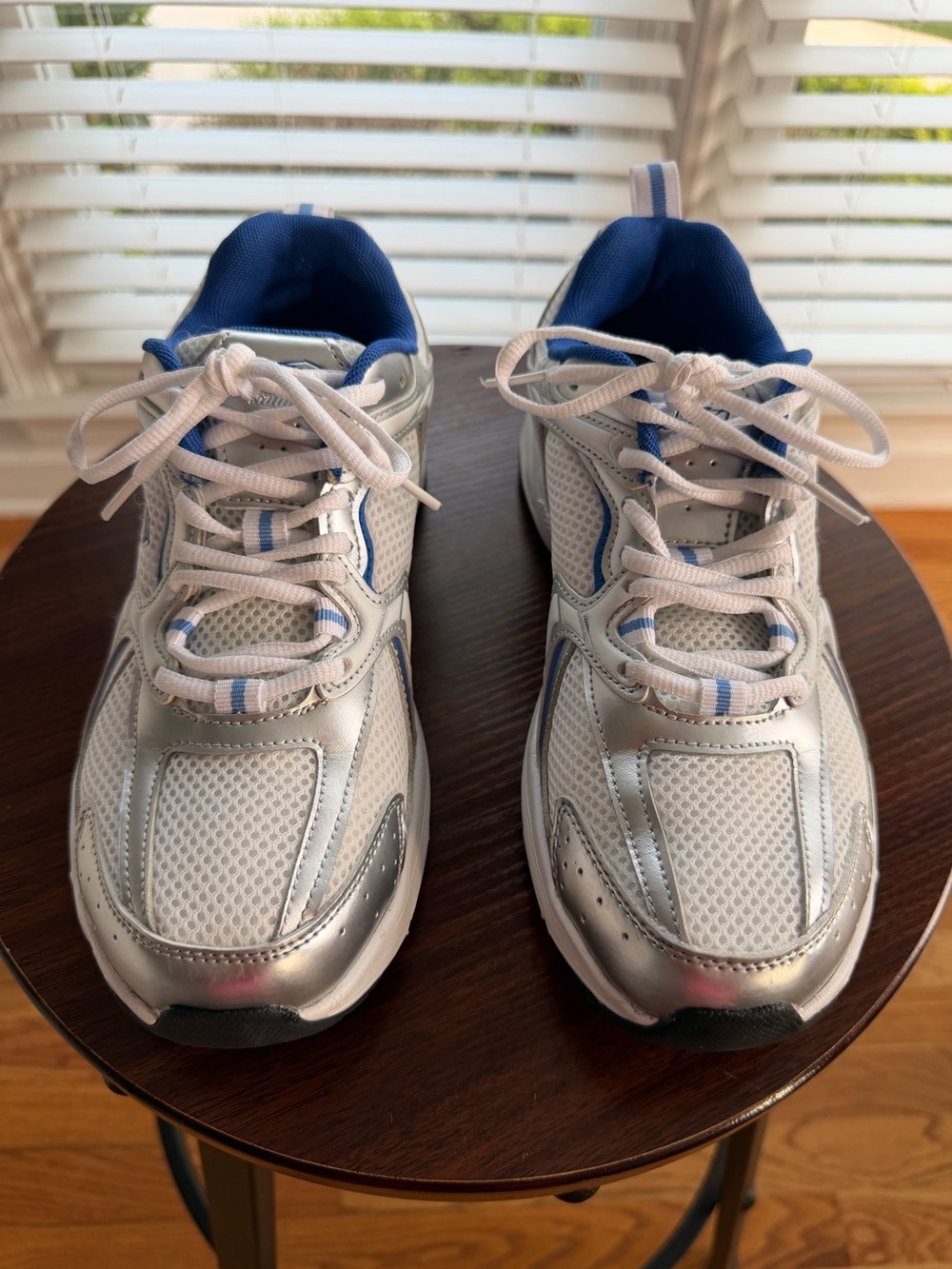 Avia Silver and Blue Women’s Sneakers 💙🤍 Great Fit For Narrow Foot! 🎊